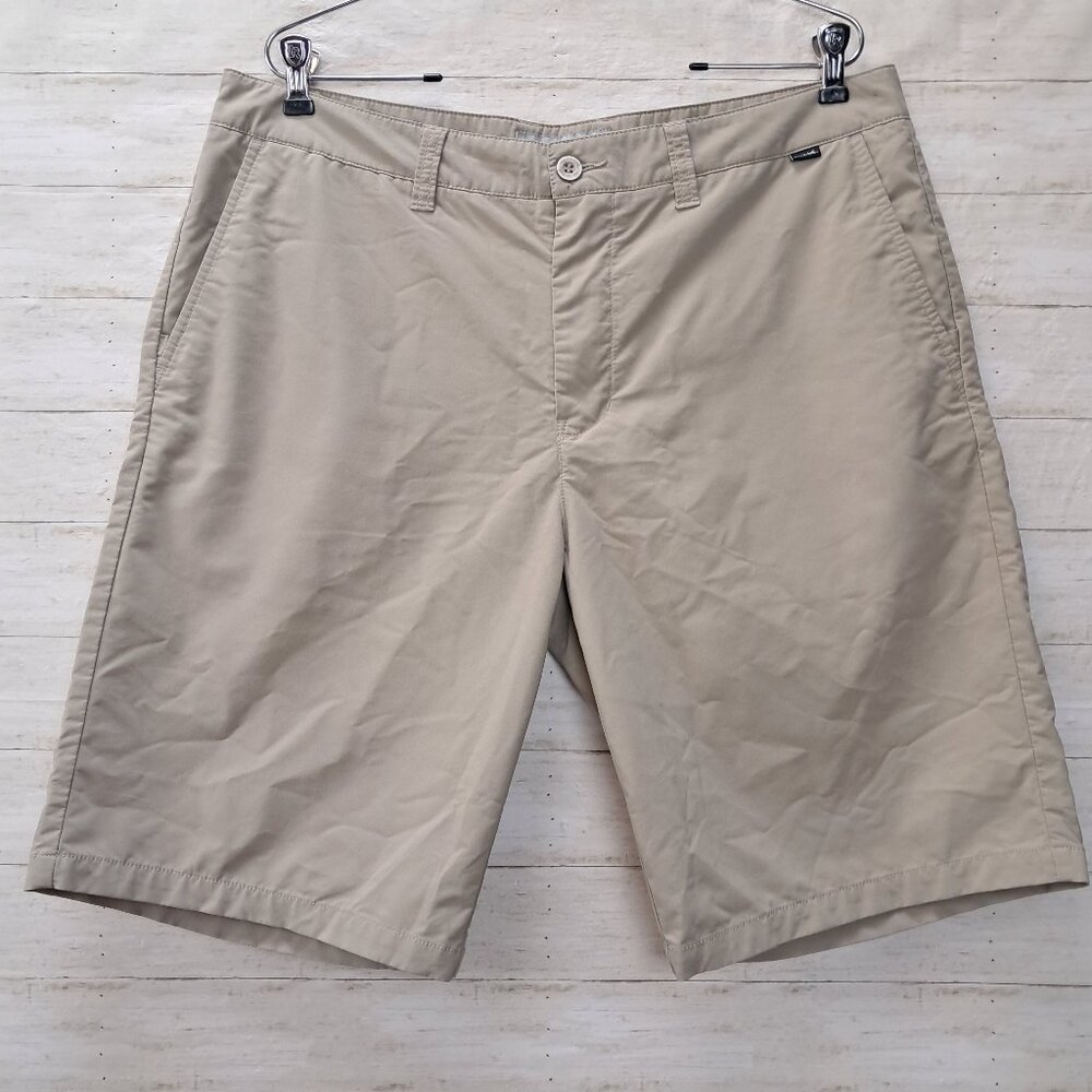Travis Mathew Golf Shorts 11" Inseam Beige 36